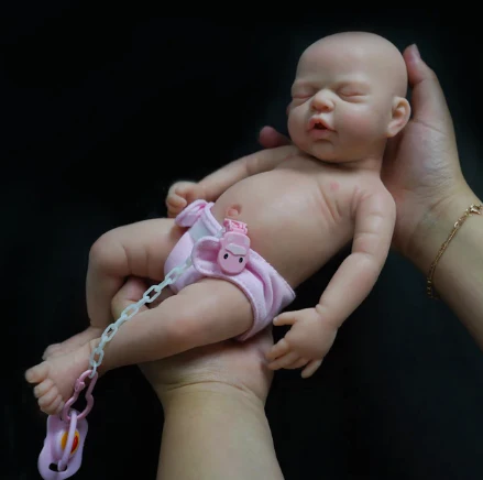Liam ja Nova Reborn -nukke